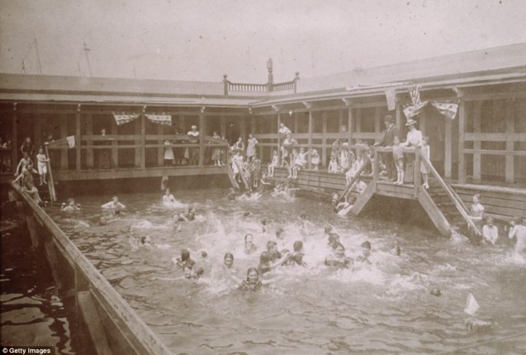 Scenes from New York's public baths How tenement dwellers got clean