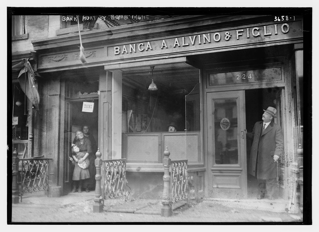 An Italian bank at Lafayette and Spring Streets, damaged in a Black Hand dynamite attack, 1915 Nov. 6 (Courtesy Library of Congress)