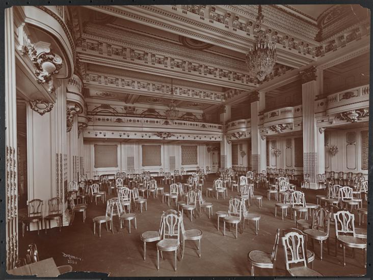 The ballroom of the Plaza, 1907 (Courtesy Museum of the City of New York)