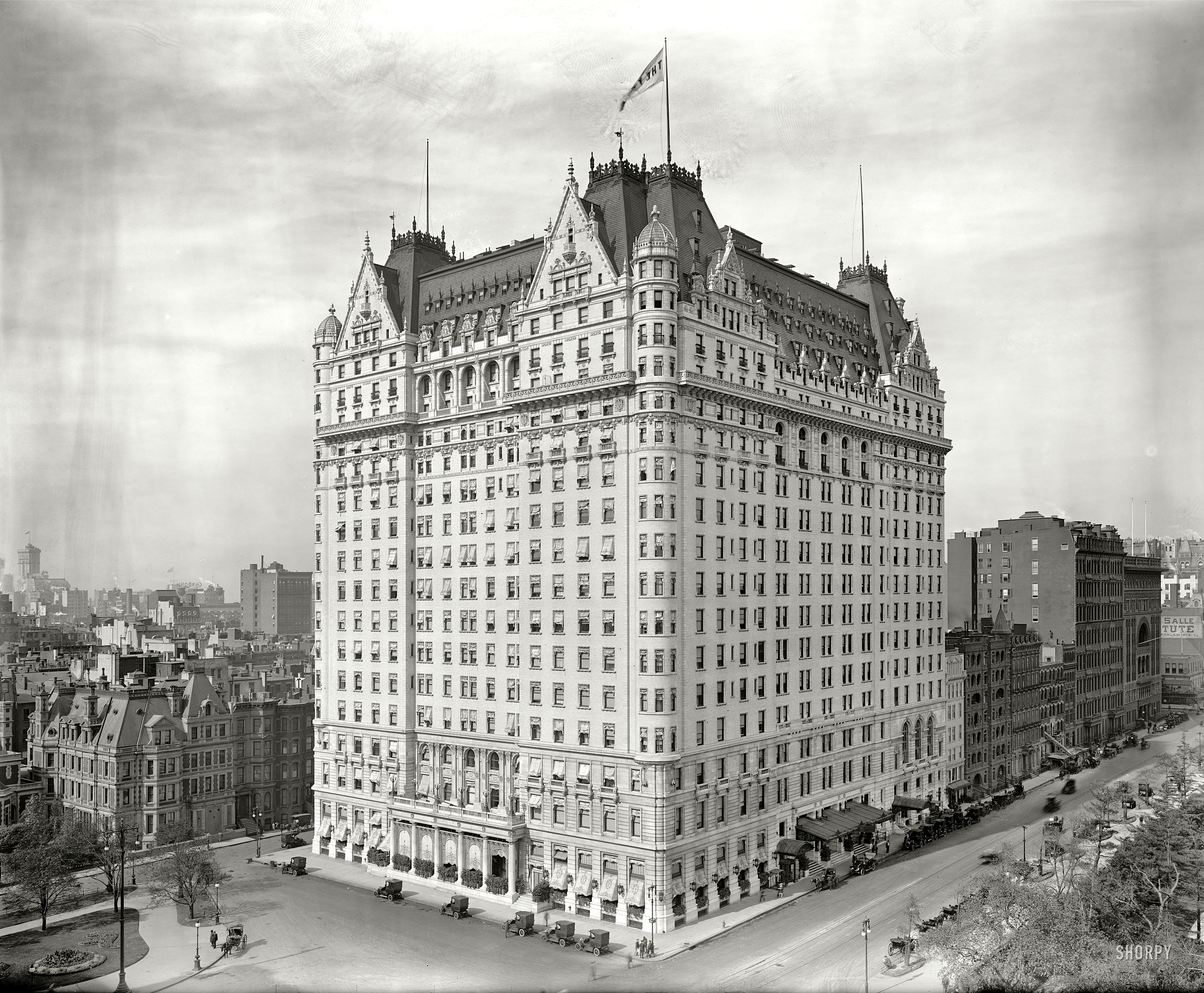 The Plaza Hotel in 1912. Its romantic exterior and sumptuous rooms eased New York's wealthiest class into the habit of hotel living. (Cleaned-up picture courtesy Shorpy) 