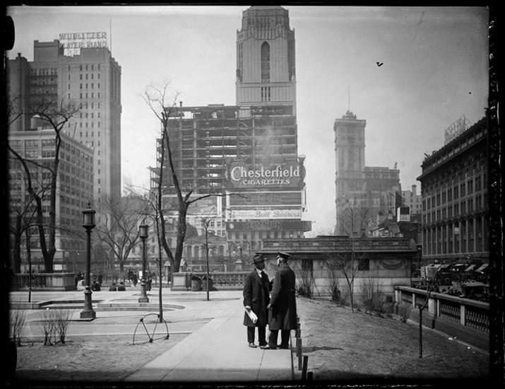 Bryant Park in 1920. Looking west on 42nd Street at 6th Avenue (you can see the elevated railroad!) In the distance is One Times Square. (Museum of the City of New York)