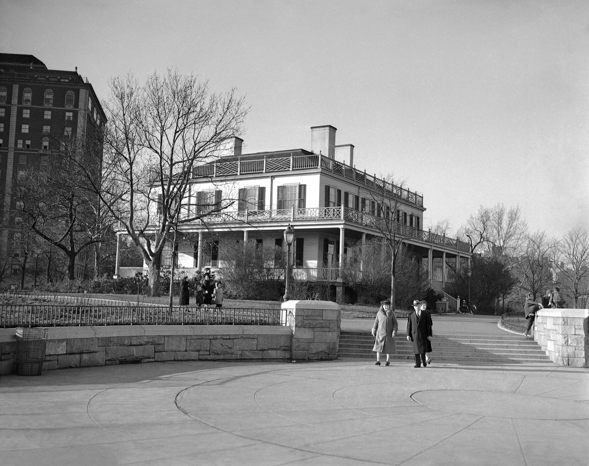Here's how to view the new display 'New York 1942' at Gracie Mansion