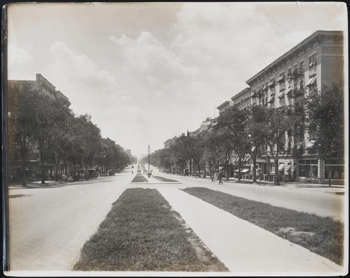 The greatest street in the world : the story of Broadway, old and new, from  the Bowling Green to Albany . as far westas the Fitzroy Road (Eighth  Avenue). The driversof