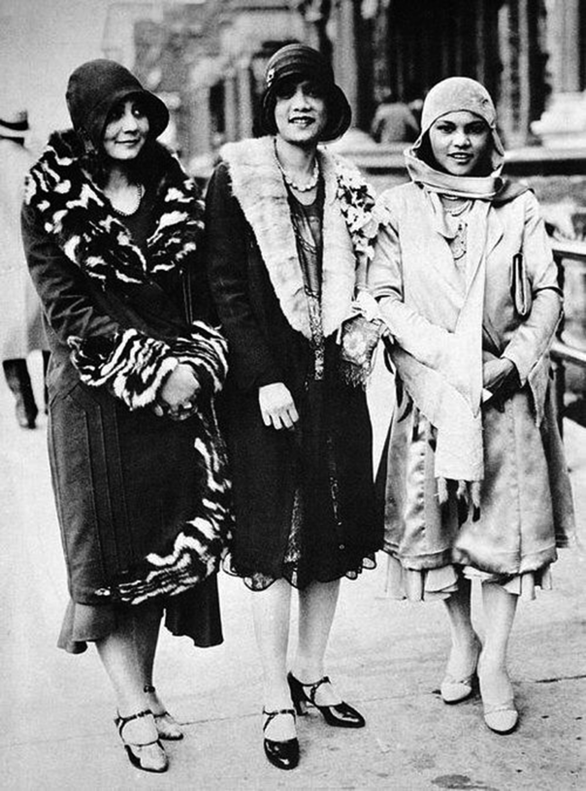Three_Harlem_Women,_ca._1925 - The Bowery Boys: New York City History